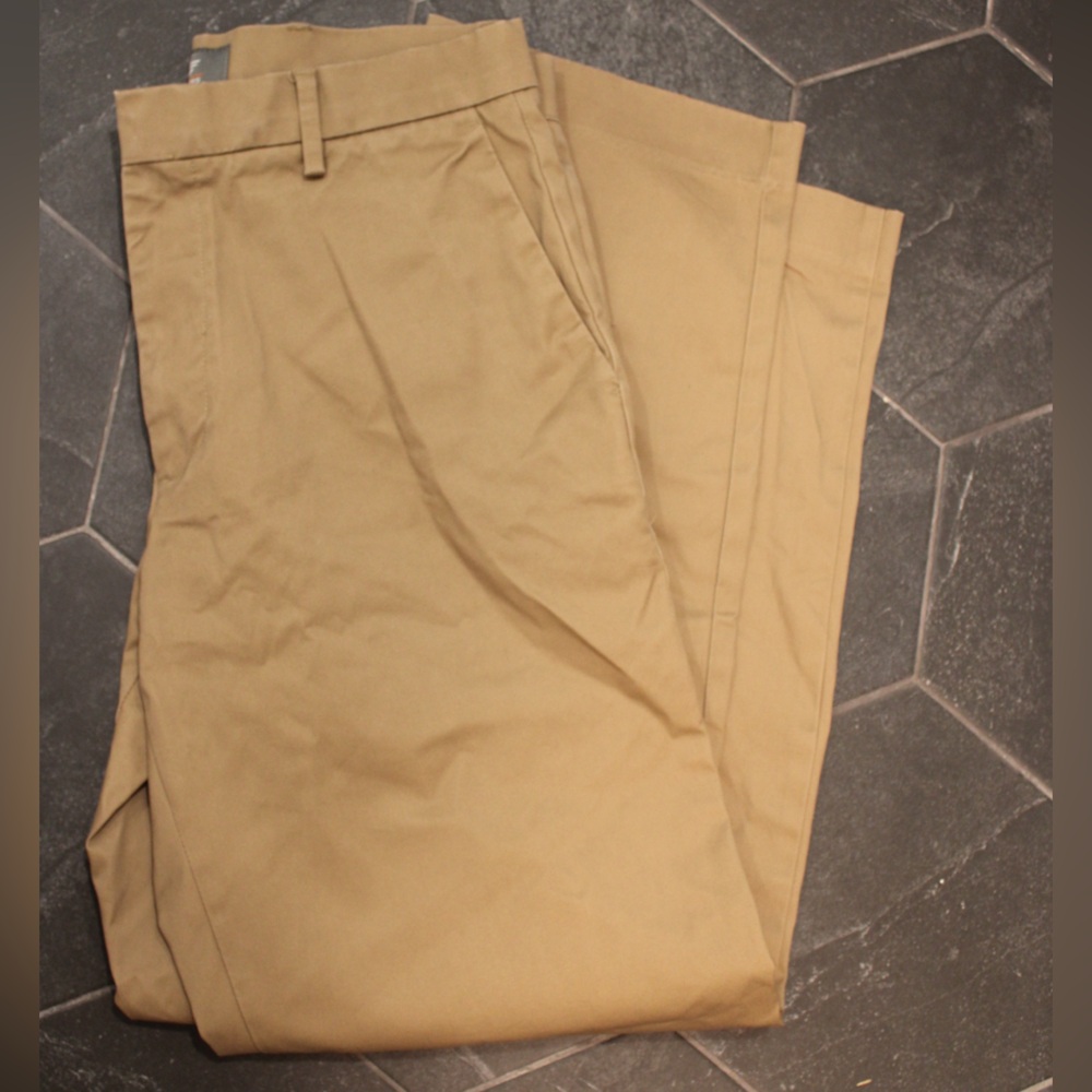 Dockers Men's Khaki Chinos 30x30